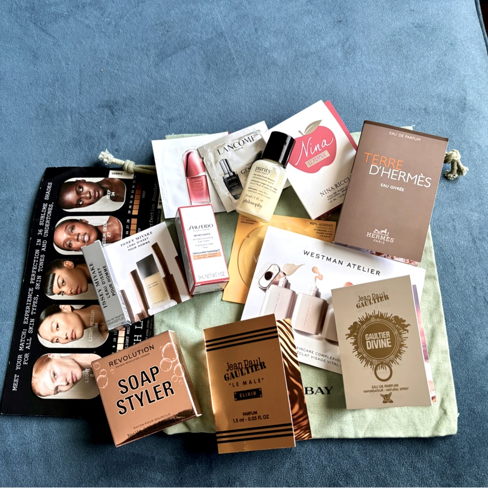 - Makeup/skincare deluxe sample set and one full size item.